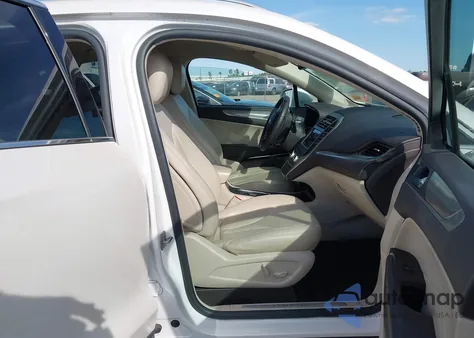 2019 Lincoln Mkc Standard z USA, uszkodzony, nr VIN 5LMCJ1C98KUL39779